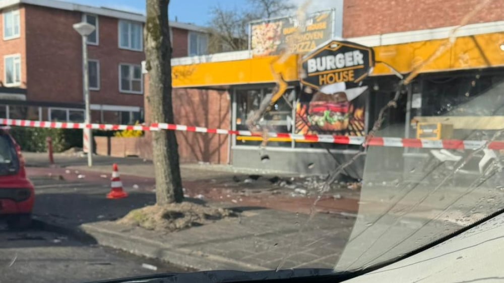 Explosie bij restaurant op Johan Huizingalaan