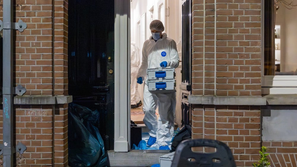 Dode vrouw in woning Koninginneweg, politie doet al uren onderzoek