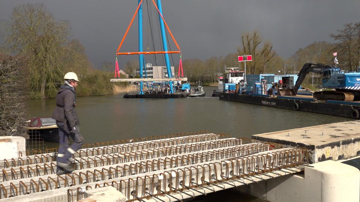 Fortbrug Weesp circulair vernieuwd met Amsterdamse brugdelen