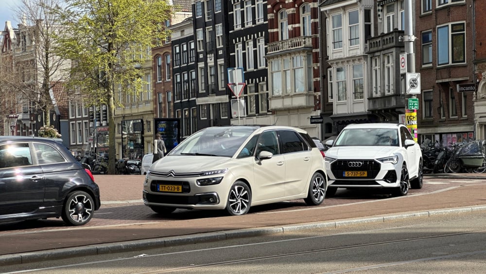 Verkeersregelaars en meerdere wegafsluitingen vanwege verwachte paasdrukte