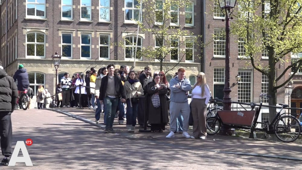 Toeristen vullen binnenstad met Pasen: "Half uur gewacht voor een broodje en een uur voor friet''