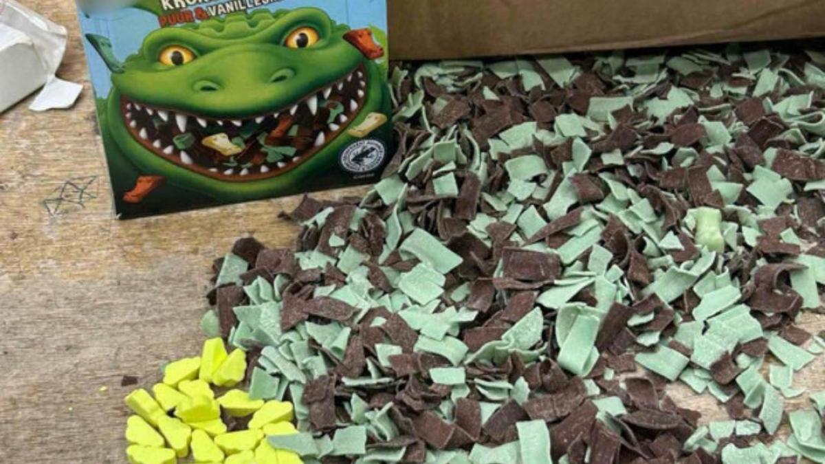 Douane op Schiphol vindt xtc als chocolaatjes verstopt in pakken krokodillenvlokken
