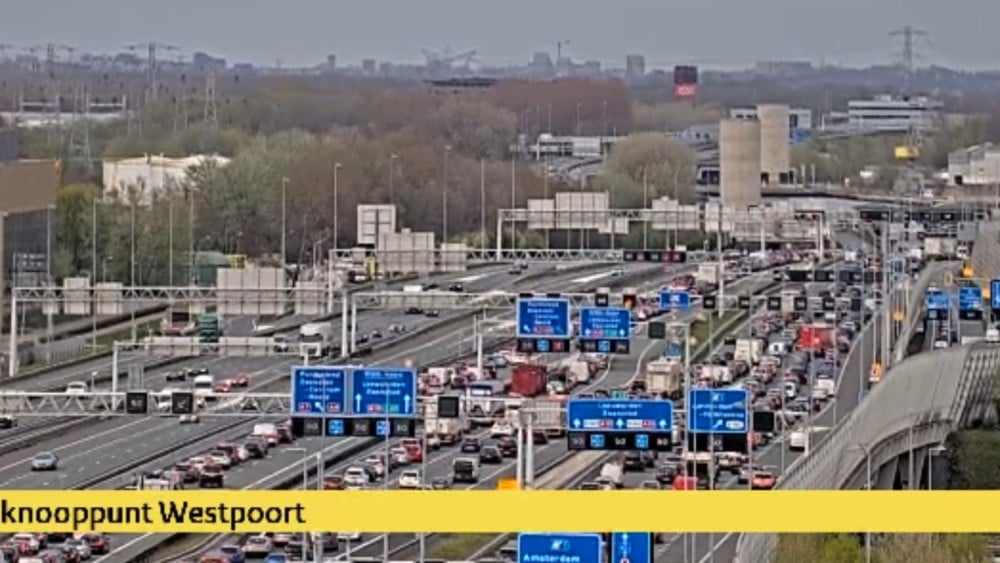 Verkeer A10 West loopt compleet vast door afgesloten N247