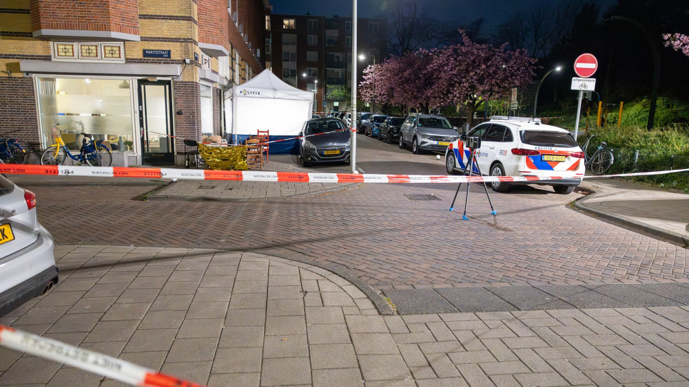 Man doodgestoken op Tugelaweg in Oost