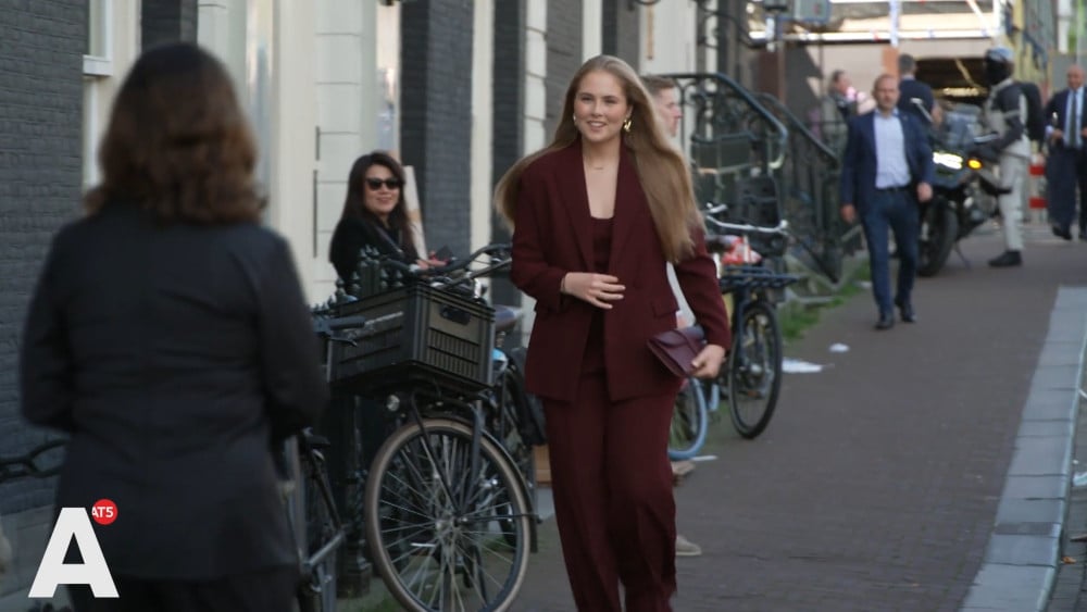Amalia maakt kennis met de stad en begint met een vegetarische quiche in de ambtswoning