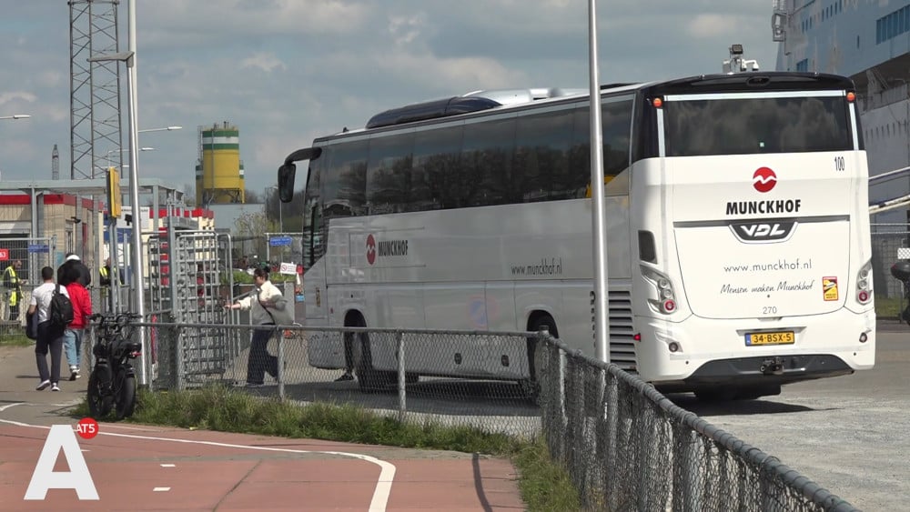 COA mag pendelbus asielboot niet stopzetten en gaat in gesprek met gemeente over toekomst
