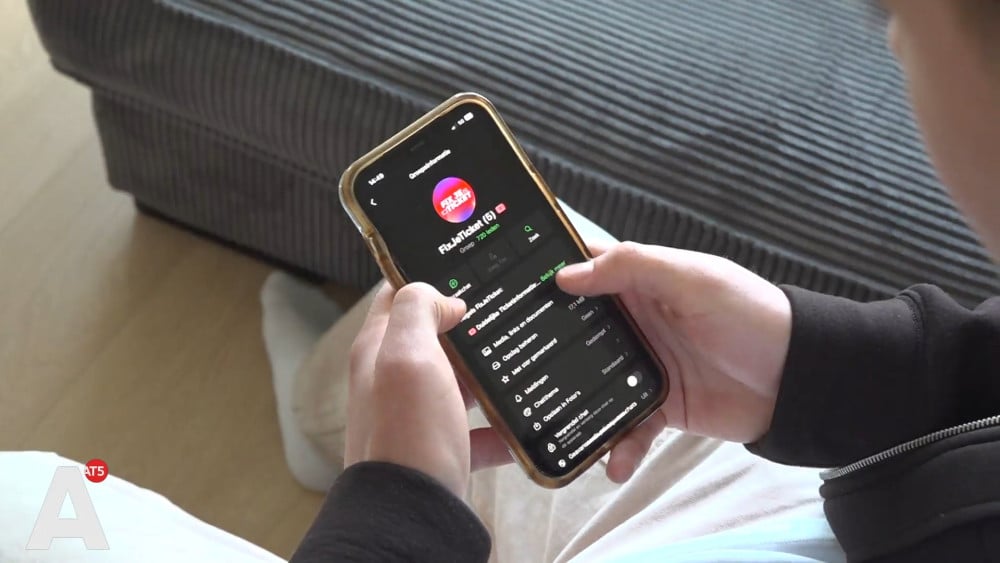 WhatsApp-groepen voor doorverkoop tickets zonder prijslimiet: "Je betaalt soms het dubbele"
