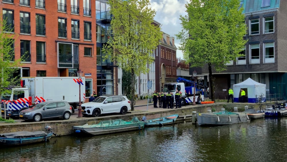 Lichaam van man gevonden in water bij Lijnbaansgracht, politie sluit misdrijf uit
