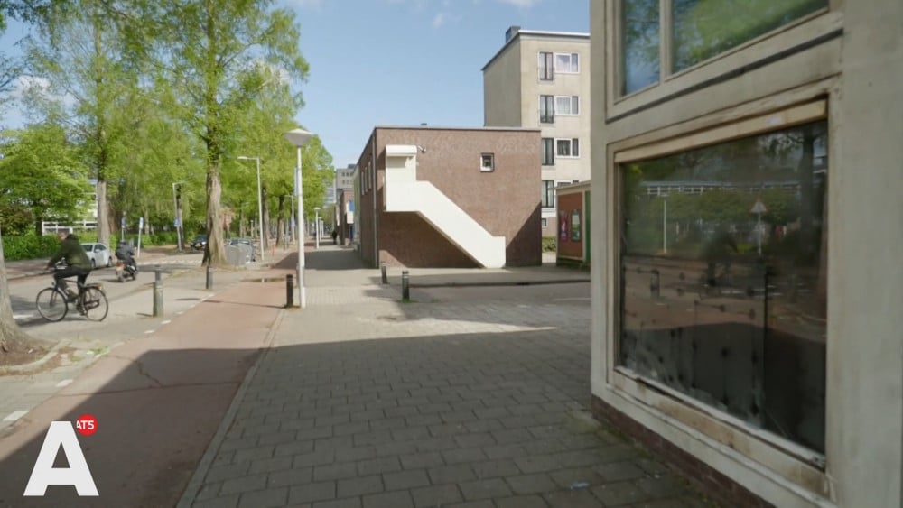 Camera's rondom jongerencentrum in West na explosie en brand