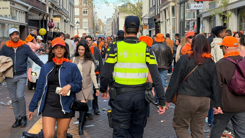 Liveblog Koningsdag: politie maakt eind aan feest Reestraat, ook te druk op Leidseplein