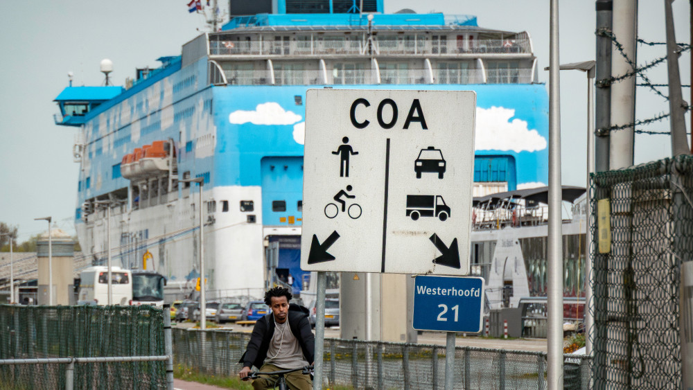 COA wants to extend asylum seeker boat in Western Docklands, alderman doubtful