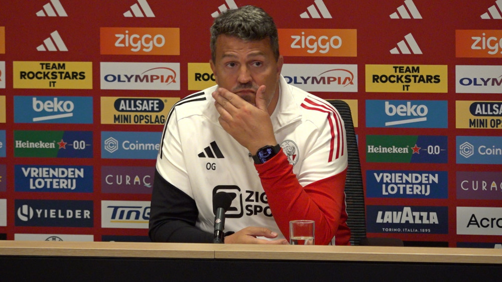 Oscar Garcia vertrekt na vier maanden bij Ajax, contract 'in goed overleg' ontbonden