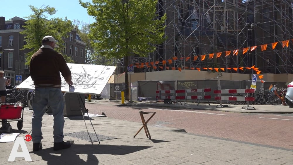 Ruud sketches Vondelkerk renovation with charcoal: A Batman-like building
