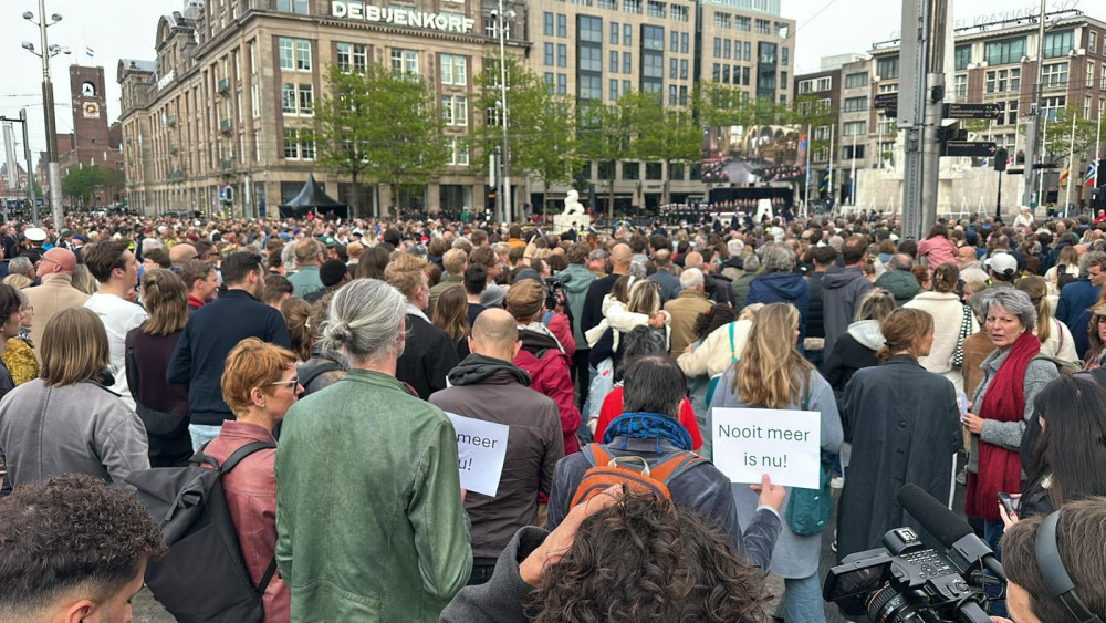 Hoogleraar: "Zwijgzaam protest bij twee minuten stilte geen aanleiding voor arrestaties"