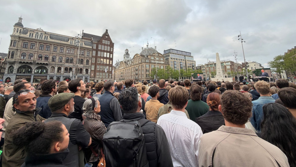 Liveblog Stille Tocht en Dodenherdenking: 13 aanhoudingen, Halsema spreekt van waardige herdenking