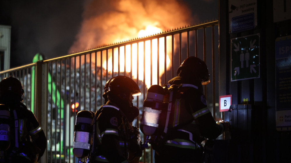 Grote brand bij schrootbedrijf Westelijk Havengebied