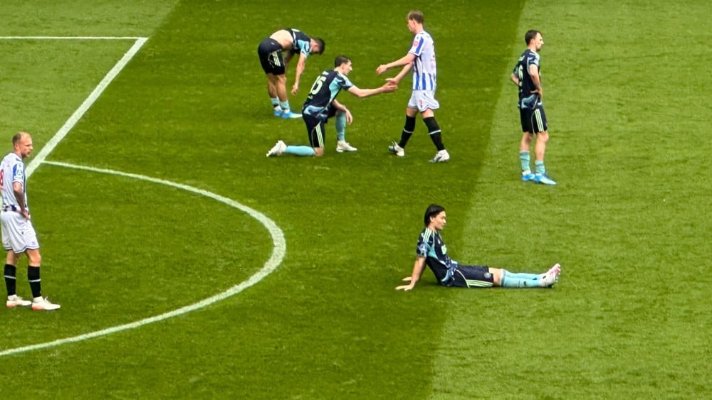 Zeer teleurstellend Ajax moet in play-offs strijden om Europees voetbal