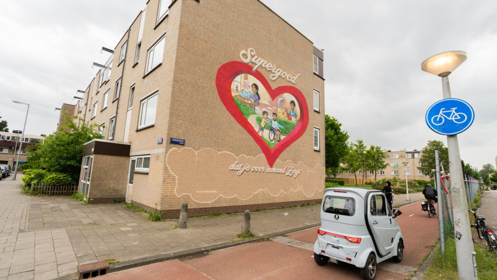 Muurschildering in Osdorp voor jonge mantelzorgers na advies kinderraad