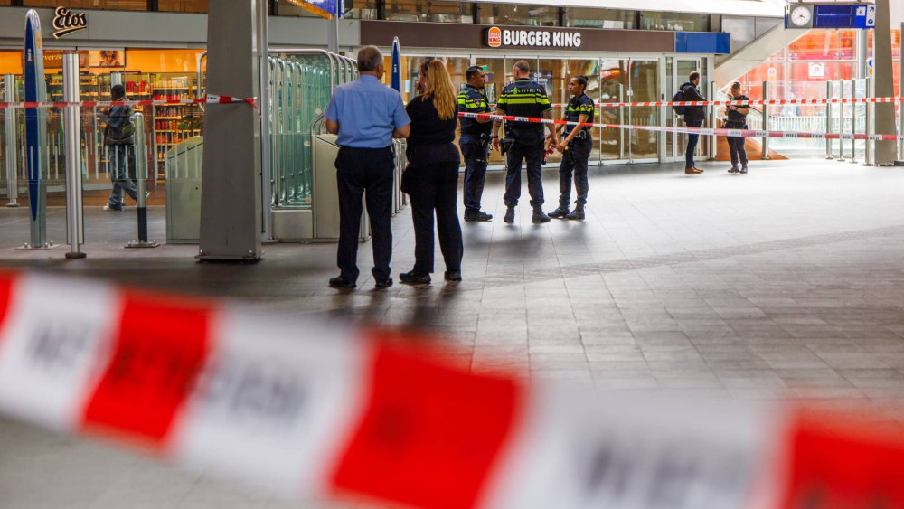 Omgekomen man (68) in rolstoel werd door aanzuiging passerende trein richting spoor getrokken