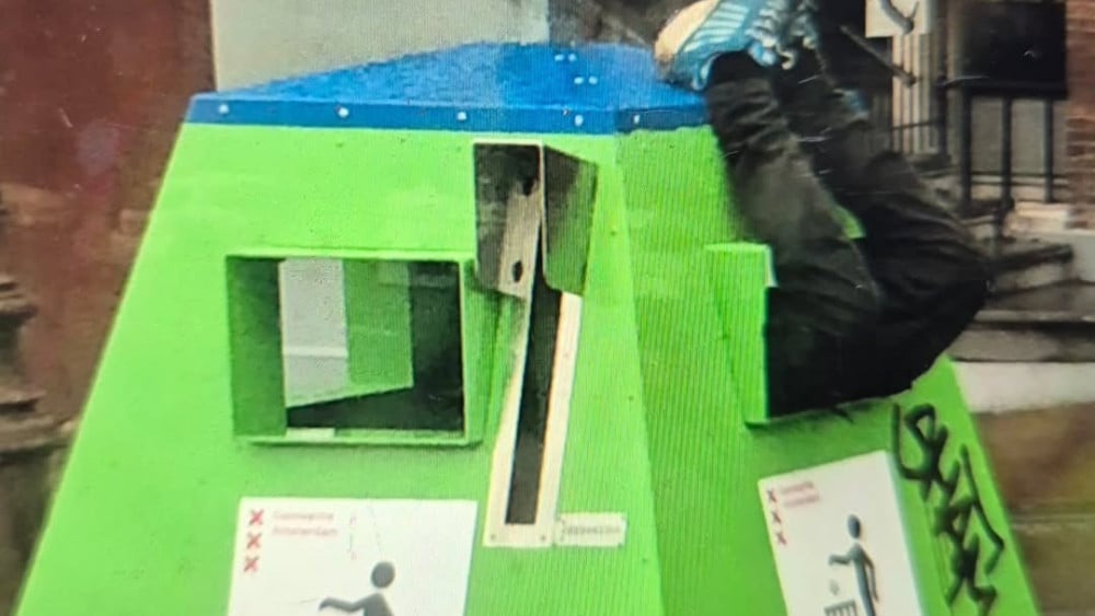 Man vast in vuilcontainer in centrum: "Er werd geschreeuwd en gebonkt"