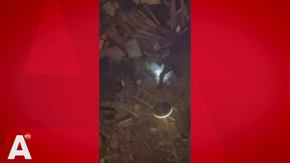 In beeld: de eerste minuten na de zware explosie in een flat in Osdorp