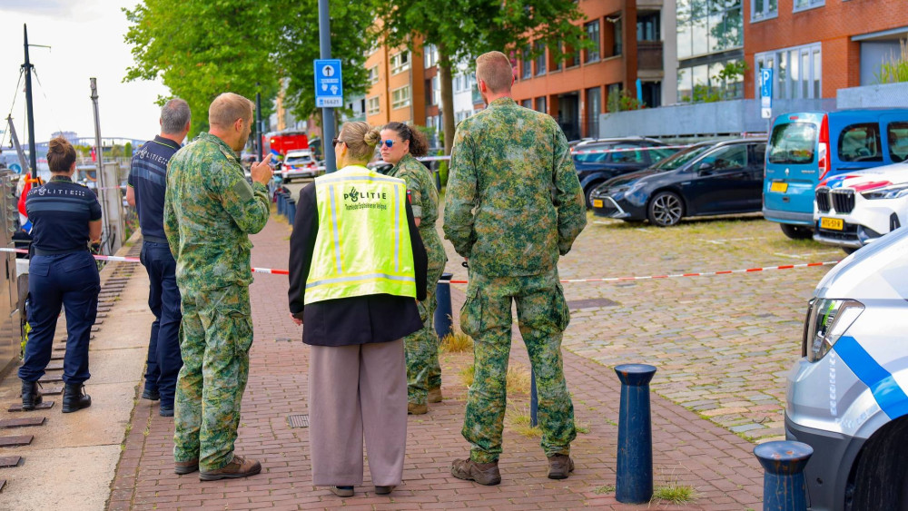 Deel Javakade tijdelijk afgezet wegens mogelijk explosief, EOD ter plaatse