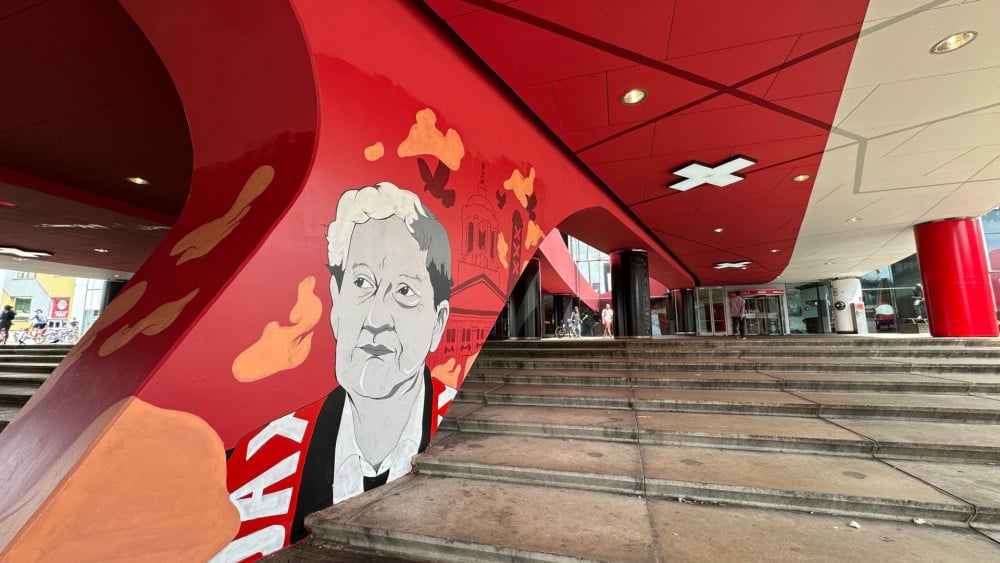 Johan Cruijff, Eberhard van der Laan en verlichte Andreaskruizen: omgeving Arena opgeknapt