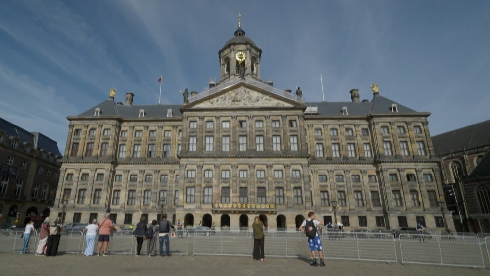 Achter welke gebouwen schuilt het Amsterdams koloniaal verleden?