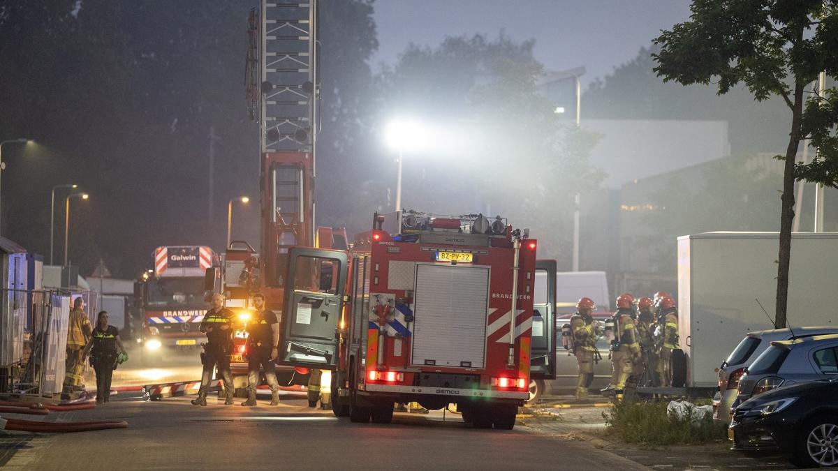 Brand in kledingopslag aan de Visseringweg in Diemen