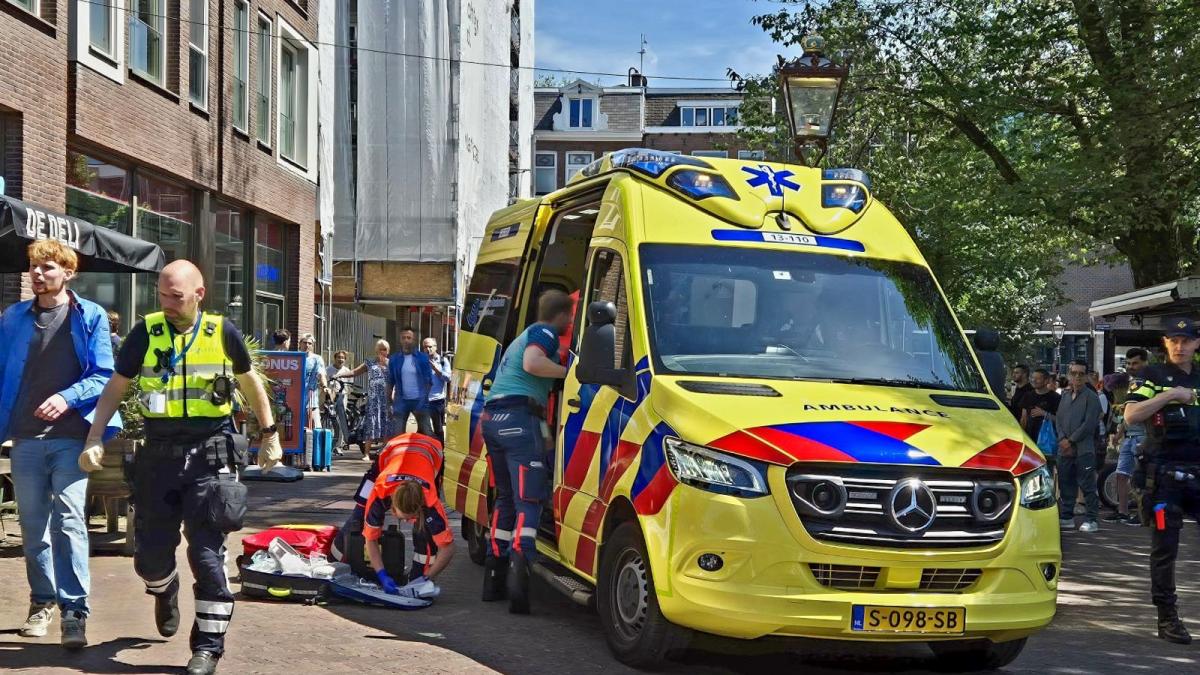 Zwaargewonde bij steekpartij op Haarlemmerplein, Amsterdammer (57) aangehouden