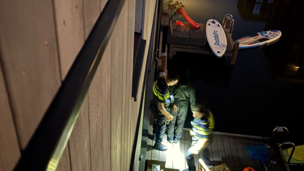 Omstander betrapt midden in de nacht fietsendieven in wooncomplex Houthavens