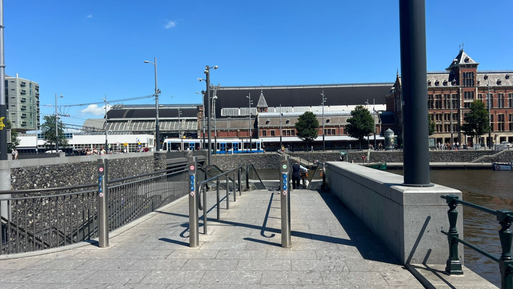 Number of malfunction reports for bicycle conveyor belt at Central Station continues to rise