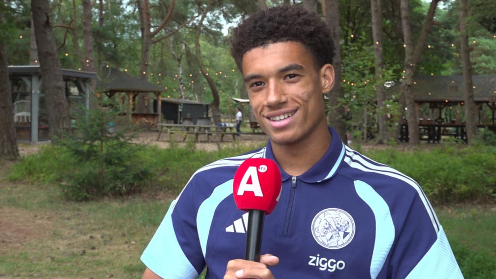 Aaron Bouwman weken geblesseerd na beuk Van Bommel: long en borstbeen gekneusd