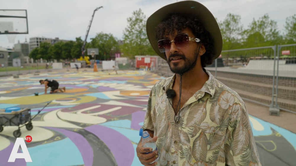 Schilderij van 700 m2 op basketbalveld Museumplein: "Plek van protest en meningen"
