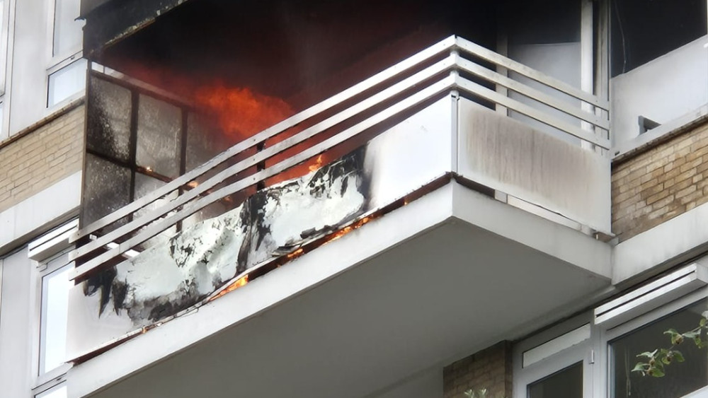 Grote brand met veel rook in flatwoning Slotervaart