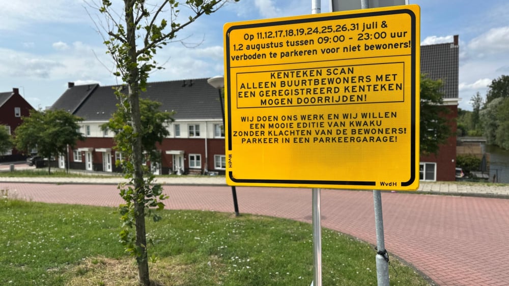 Verbod op parkeren bezoekers omwonenden Kwaku blijft toch van kracht