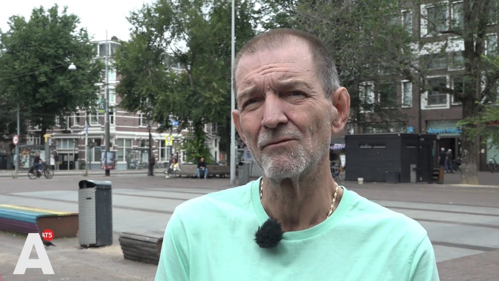 Haarlemmerbuurt klaar met overlast: "Zelfs bier van mensen op terras wordt afgepakt"