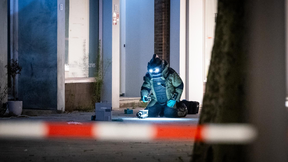 Bewoners midden in de nacht geëvacueerd na vondst explosief bij speelgoedwinkel Nieuw-West