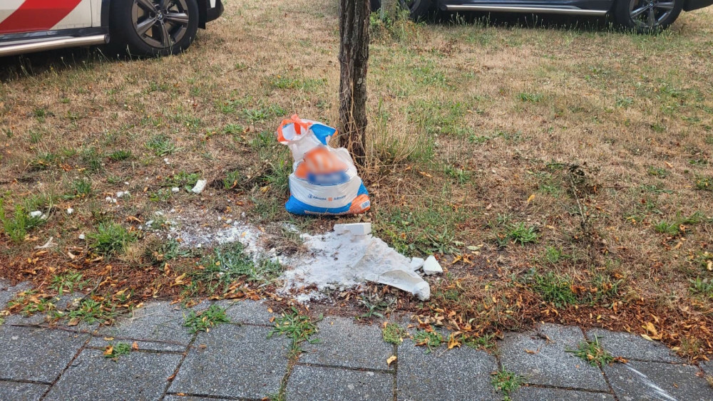 Tas met cocaïne gevonden op Banneplein, verdachte gearresteerd en twee man gevlucht