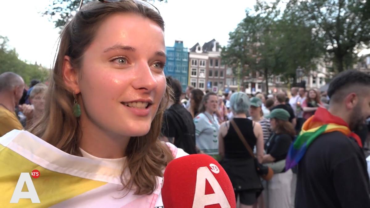 Duizenden mensen bij herdenking aanslag Berlijn: "Fijn, maar ook verdrietig"