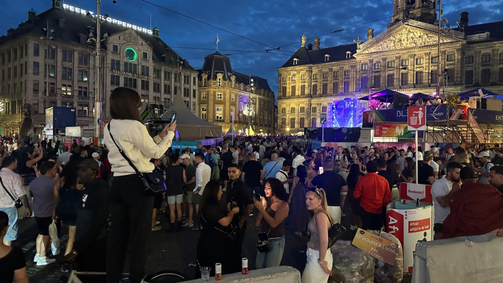 Liveblog: Drukte in de binnenstad na 'gemoedelijke' Canal Parade