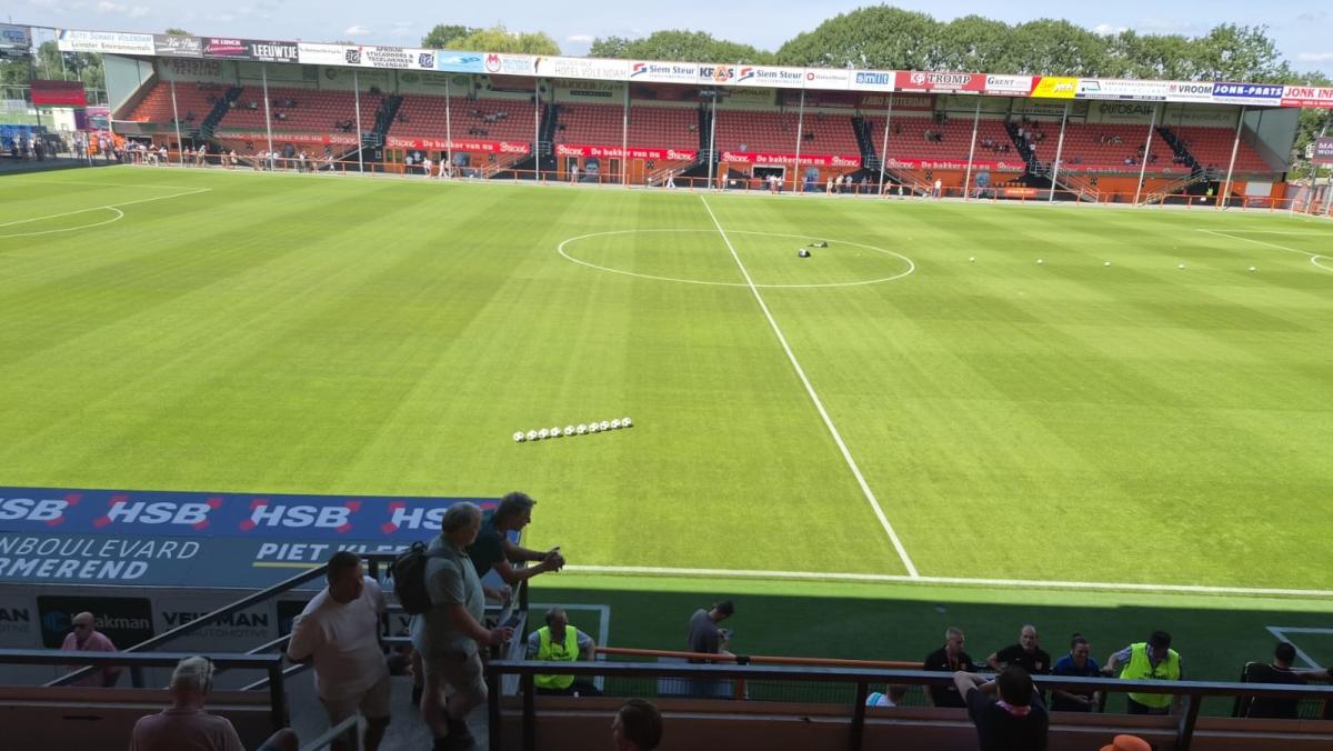 Ajax wint oefenwedstrijd in Volendam dankzij goals van nieuwe spitsen