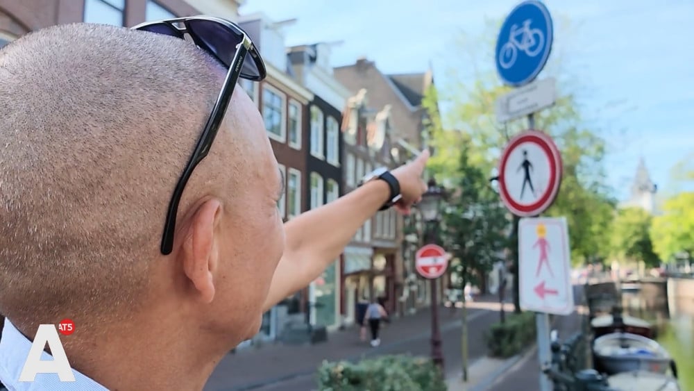 Wegspringende toeristen en boze fietsers: onduidelijk fietspad zorgt voor verwarring en ergernis