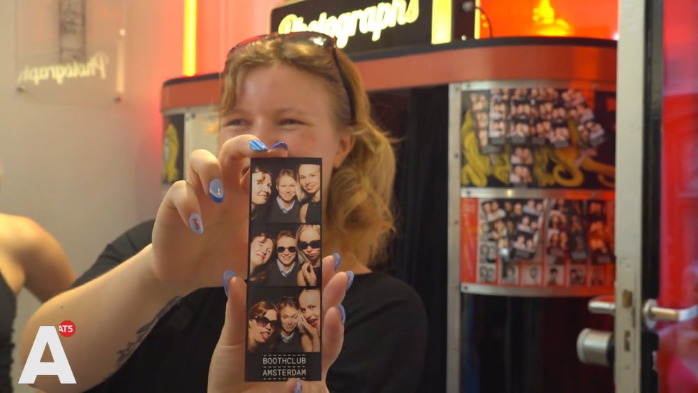 Het 'ouderwetse' fotohokje weer helemaal hip: "Dit voelt specialer"