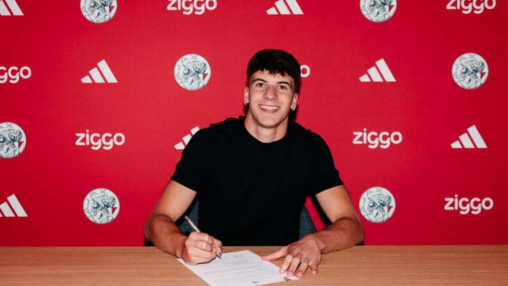 Ajax neemt linksback Jofre Torrents over van FC Barcelona