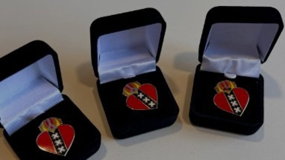 Drie mannen krijgen heldenspeld voor 'grote moed' na zware explosie Osdorp