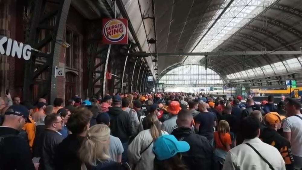 Ook vandaag grote drukte op CS: nog iets meer racefans dan gisteren naar Zandvoort