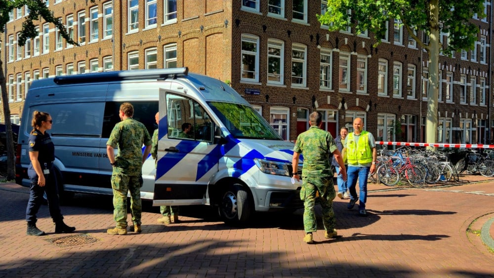 Van Houweningenstraat in West afgezet wegens verdacht pakket, EOD ingezet