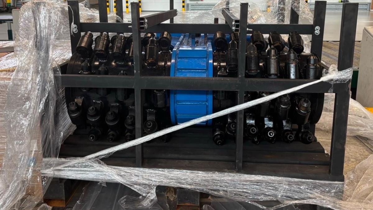 Douane vindt 30 kilo cocaïne verstopt in graafmachine-onderdeel