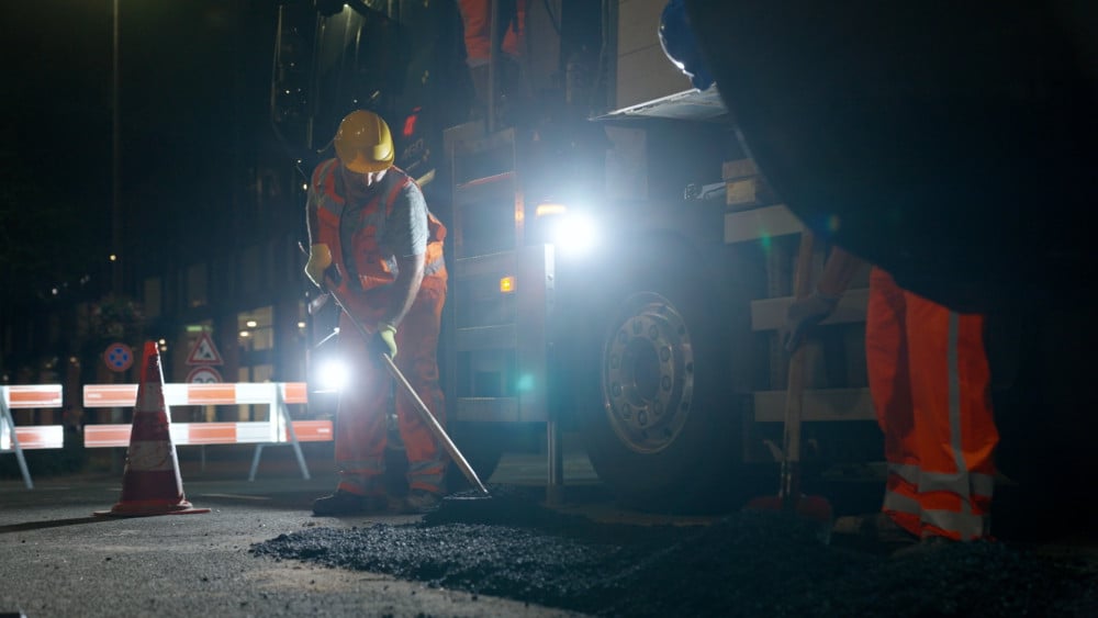 Hoe wordt de Weesperstraat versmald? We nemen een kijkje achter de afzethekken